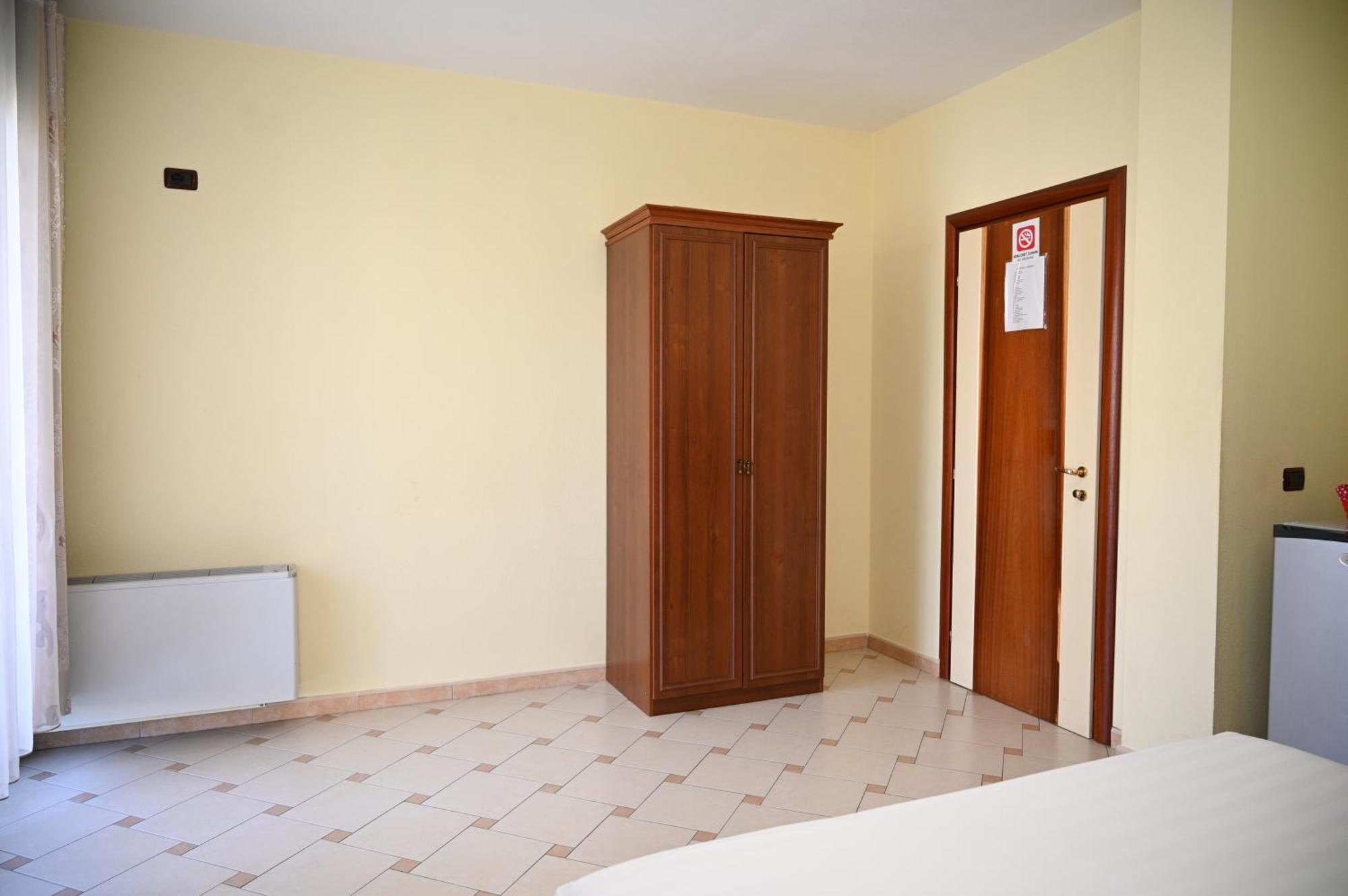 Hotel Vila Emes Durrës Chambre photo
