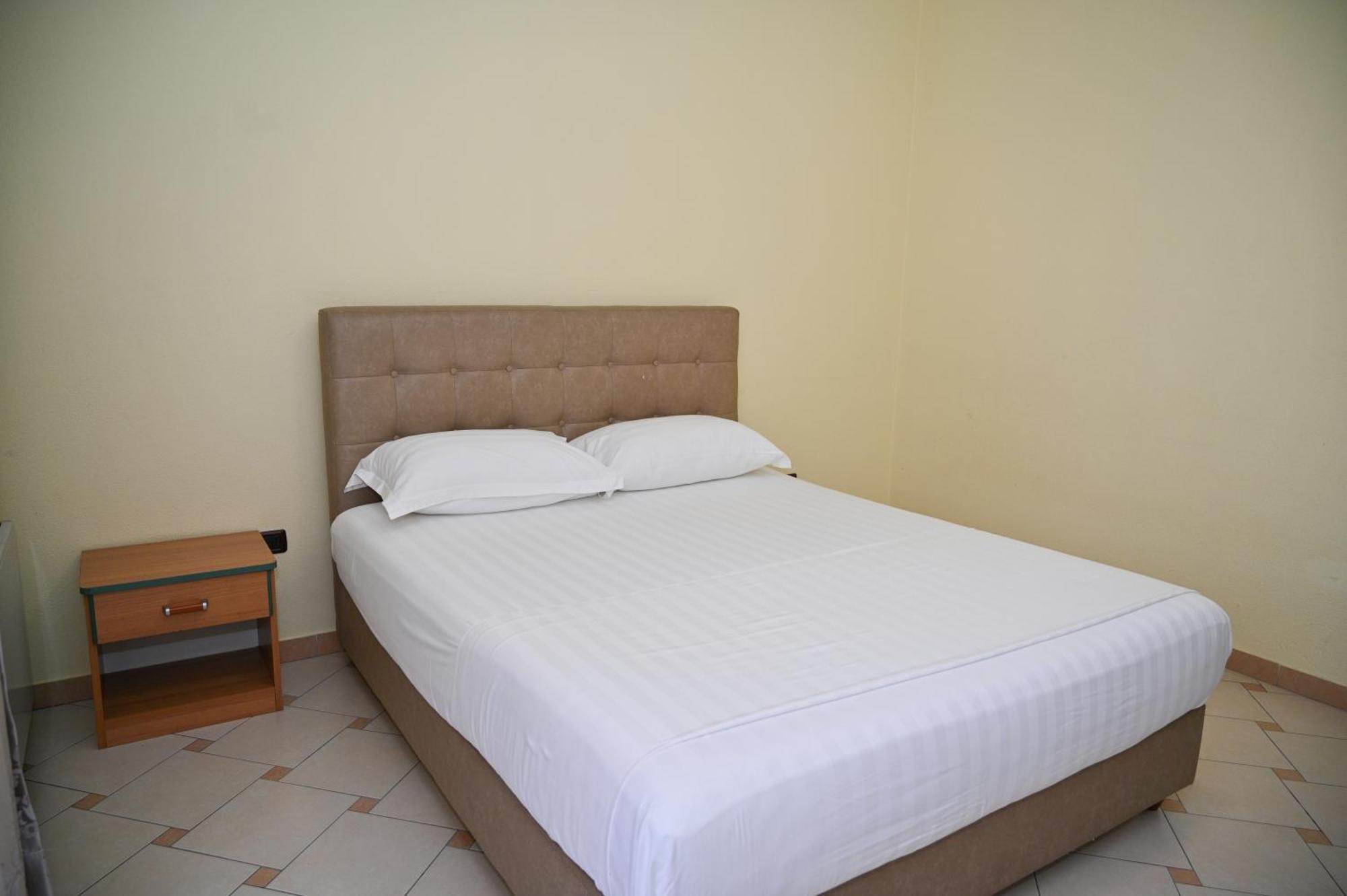 Hotel Vila Emes Durrës Chambre photo