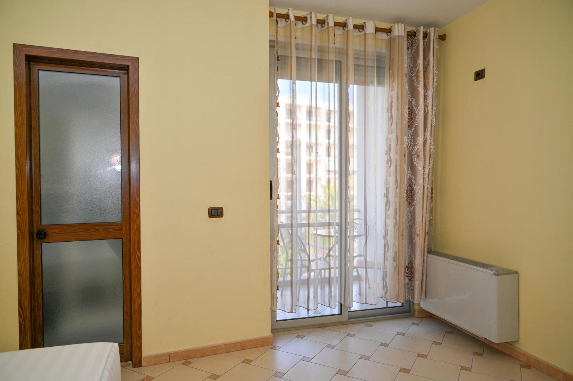 Hotel Vila Emes Durrës Chambre photo