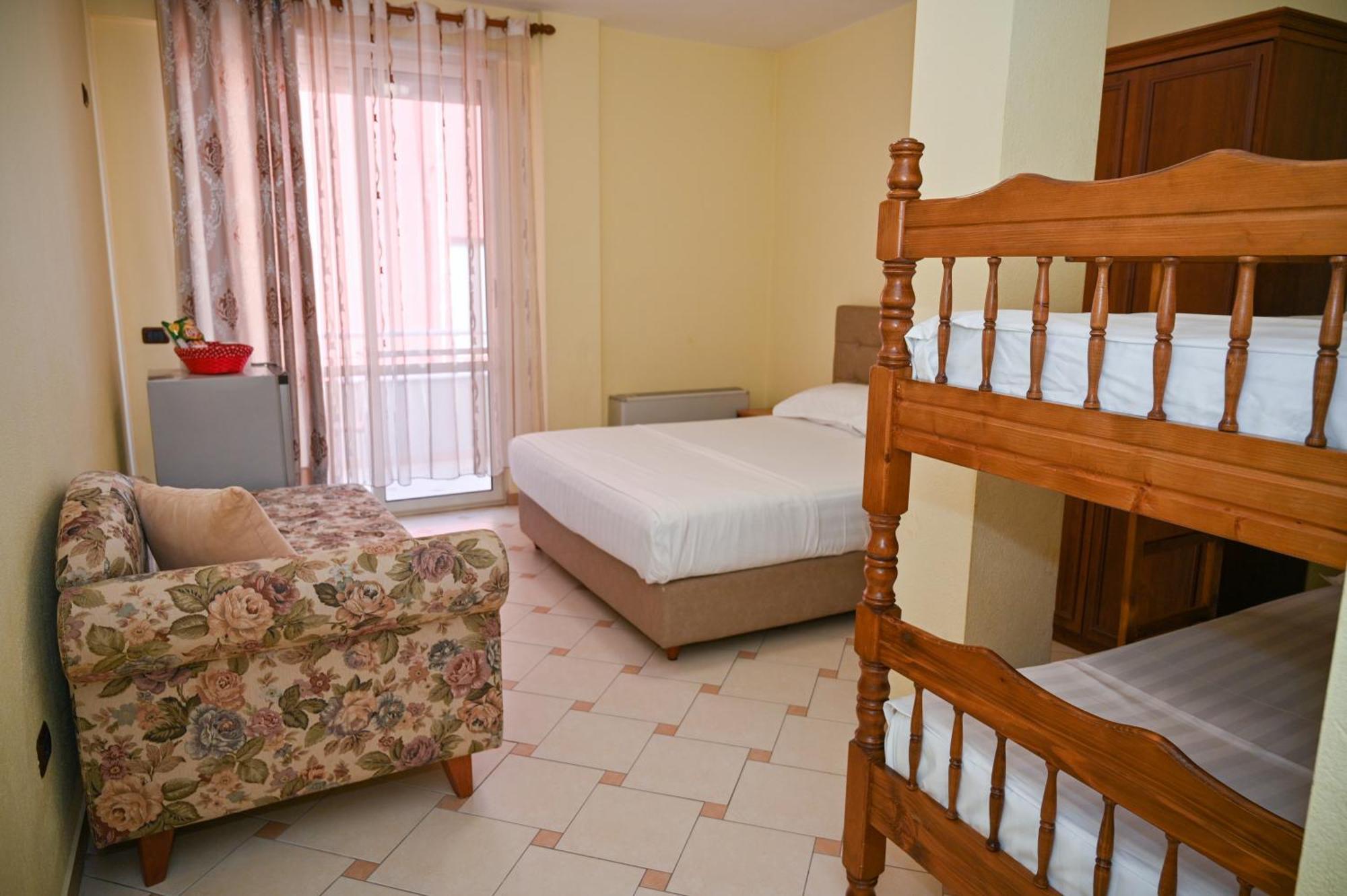 Hotel Vila Emes Durrës Extérieur photo