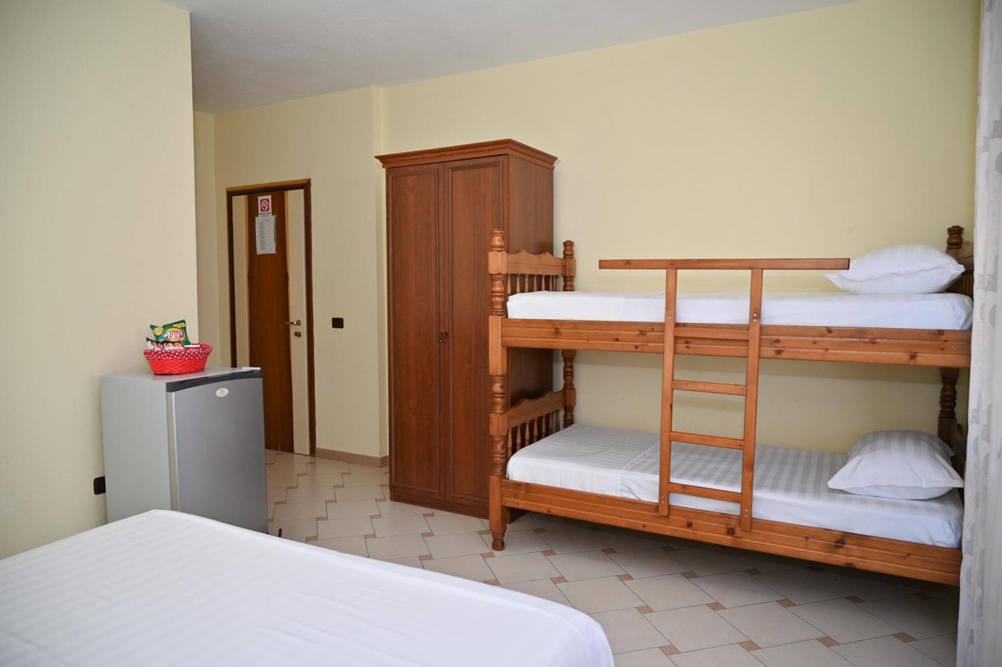 Hotel Vila Emes Durrës Chambre photo