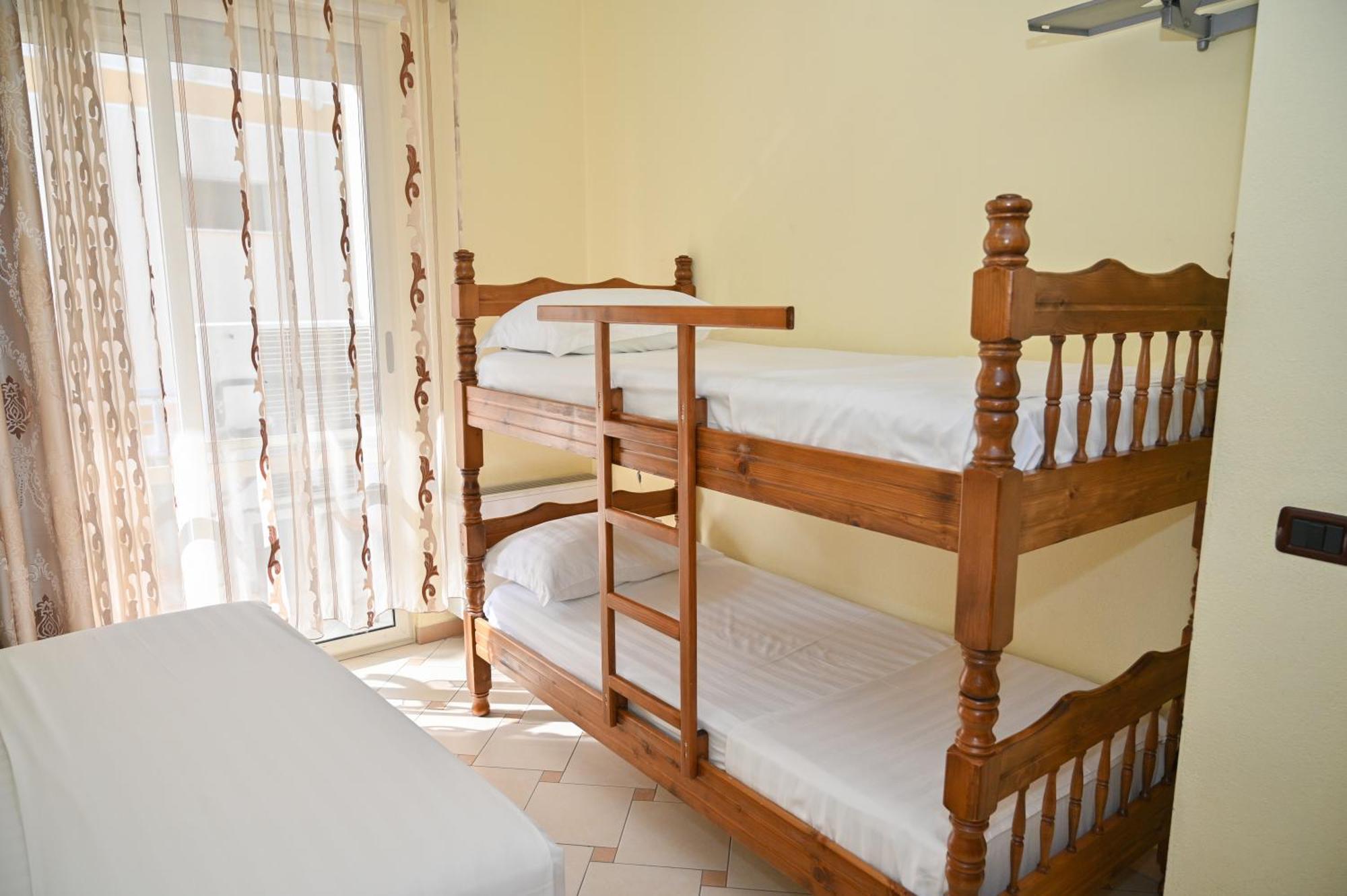 Hotel Vila Emes Durrës Chambre photo