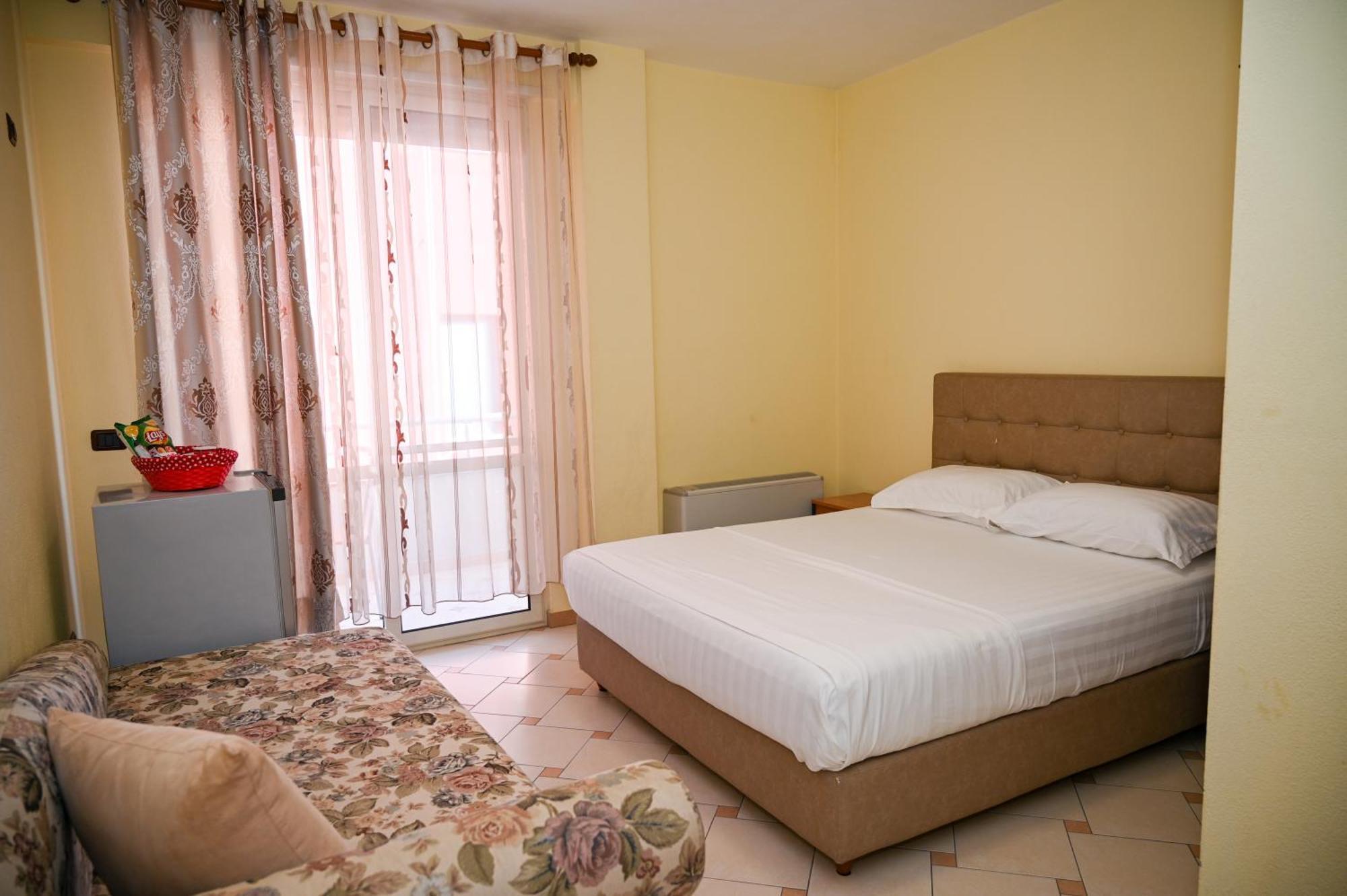 Hotel Vila Emes Durrës Chambre photo