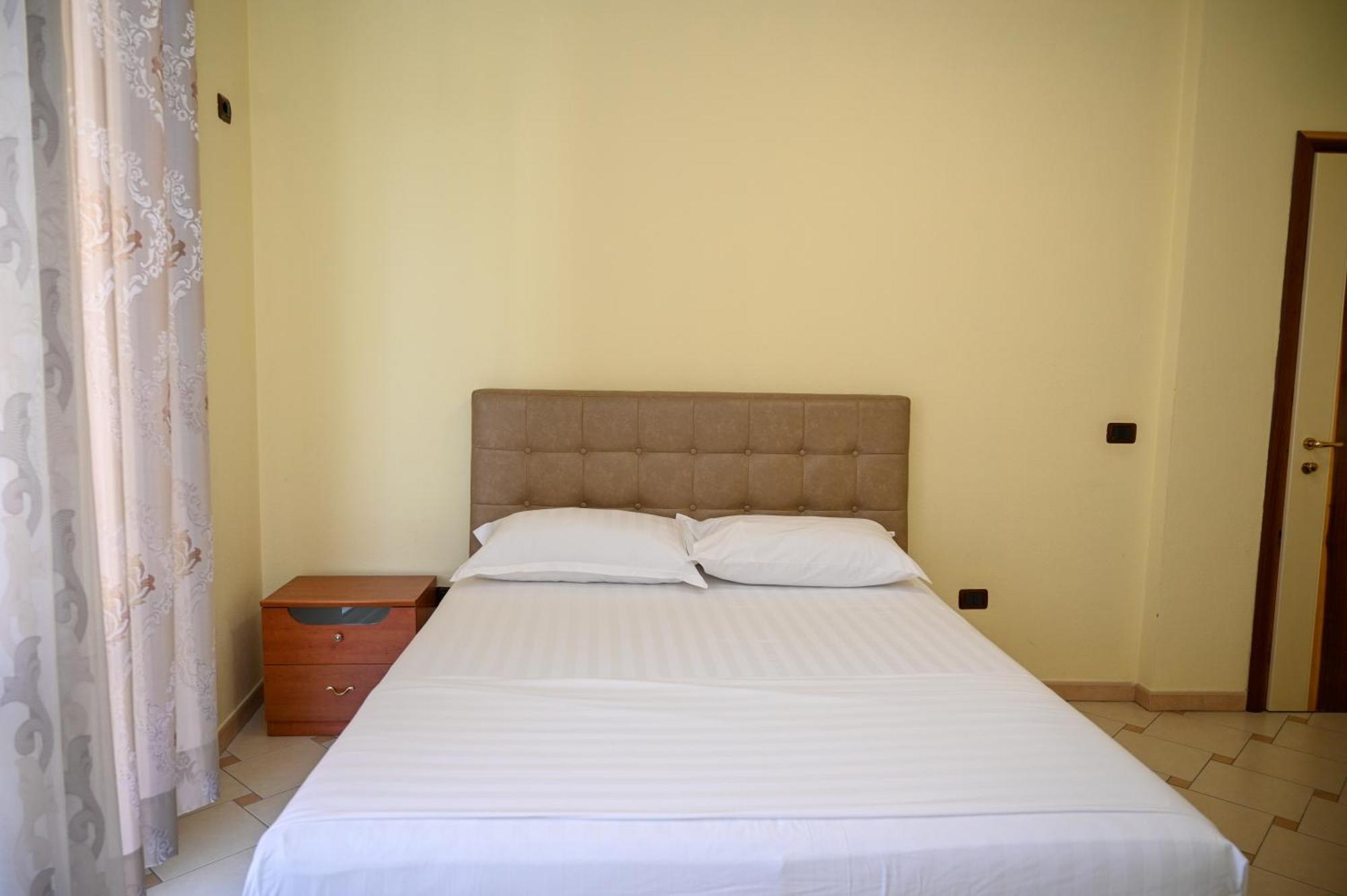 Hotel Vila Emes Durrës Chambre photo