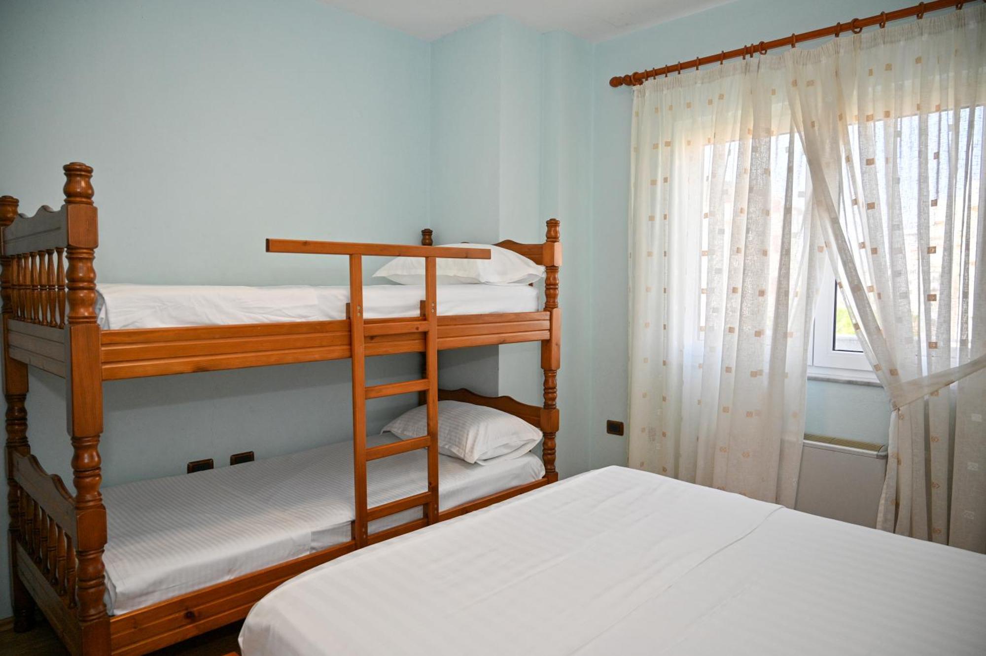 Hotel Vila Emes Durrës Chambre photo